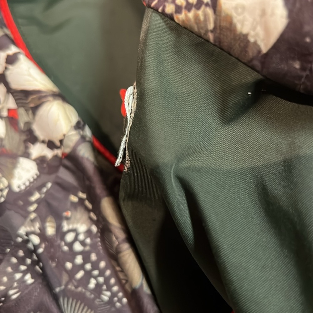 VGUC Lululemon Definitely Raining Jacket (US 6) - Gator Green - Picture 13 of 16